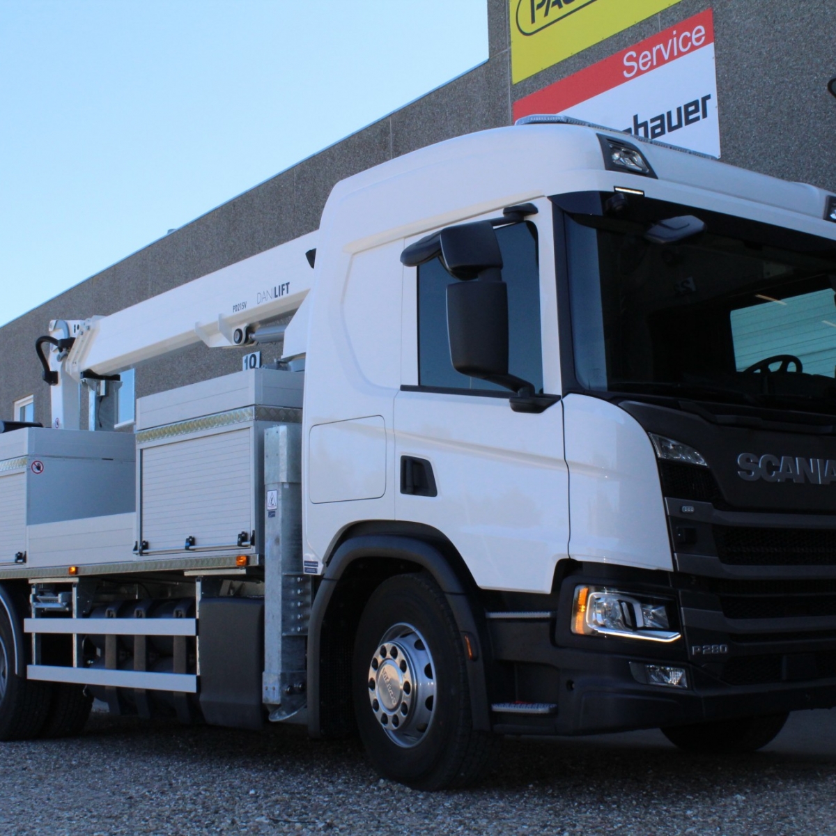 Danilift Heavy | PD215V 21m heavy duty platform